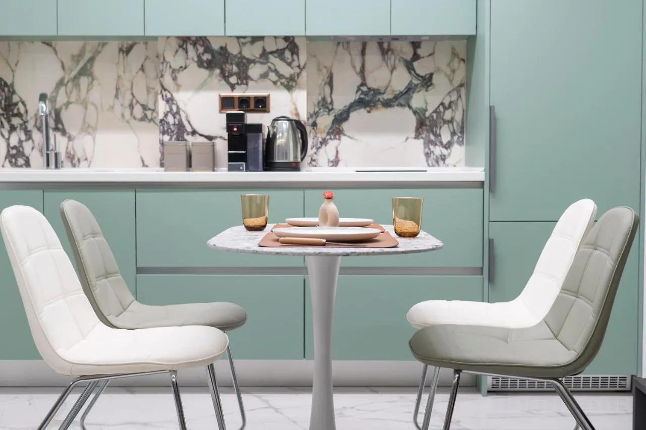 C34 Onyx Stylish Central location