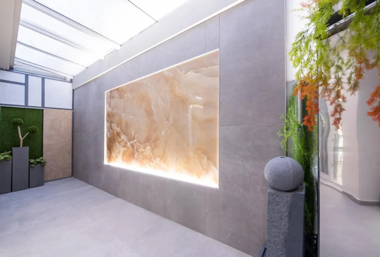 C34 Onyx Stylish Central Thessaloniki Apartment
